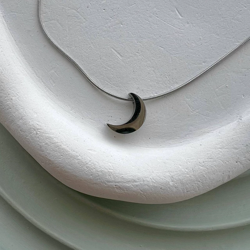 گردنبند مینیمال (ماه)