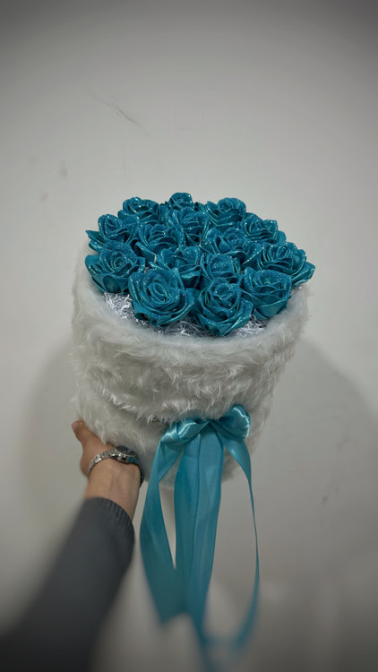 بوکت گل آبی فیروزه ای