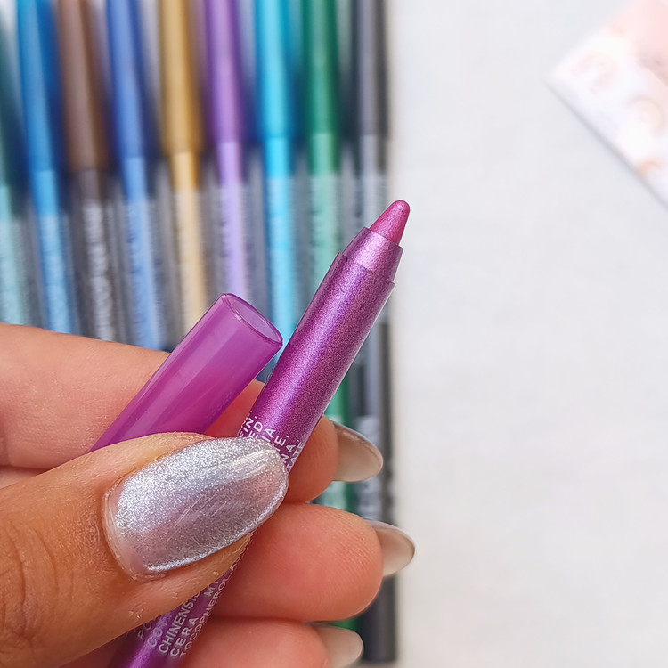 بافت و نمای نزدیک مداد چشم