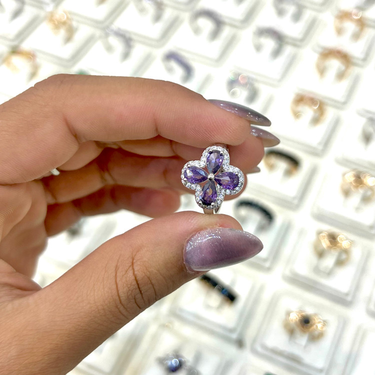 انگشتر گل بنفش