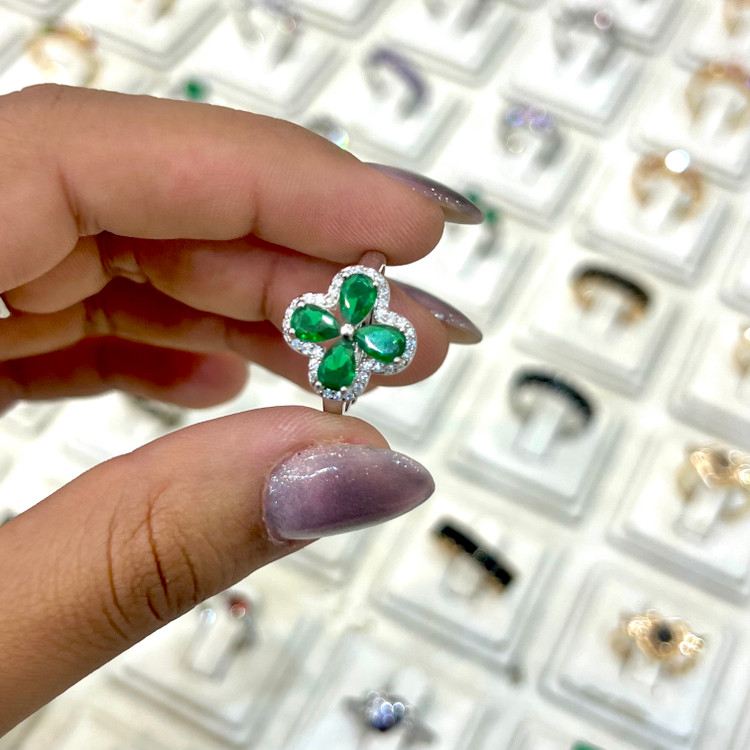 انگشتر جواهری گل سبز