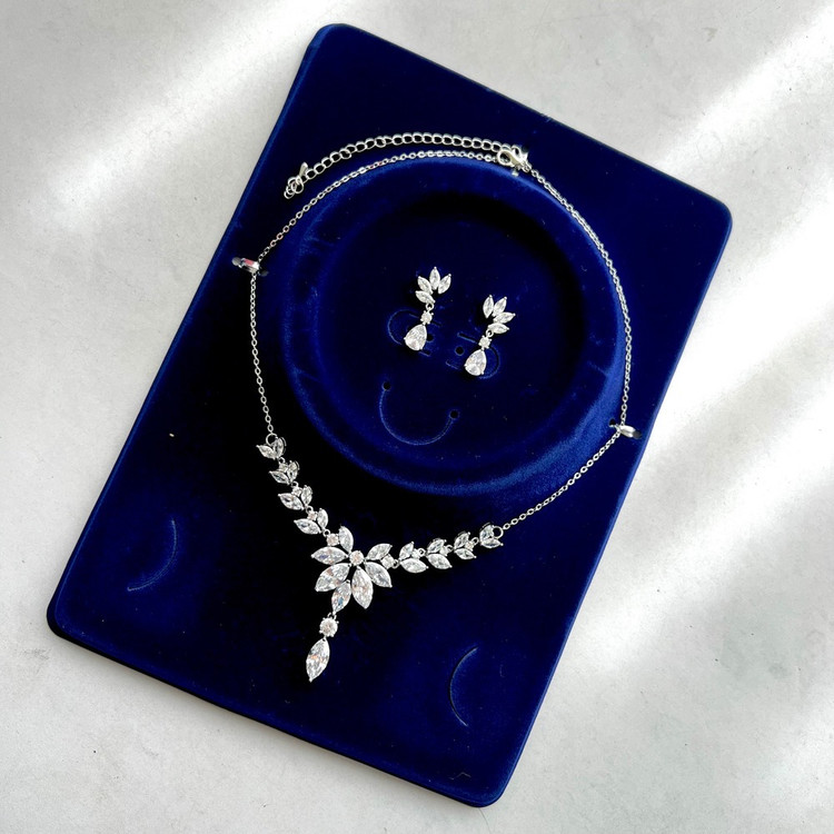 ست گردنبند و گوشواره جواهری