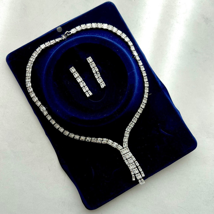 ست گردنبند و گوشواره جواهری