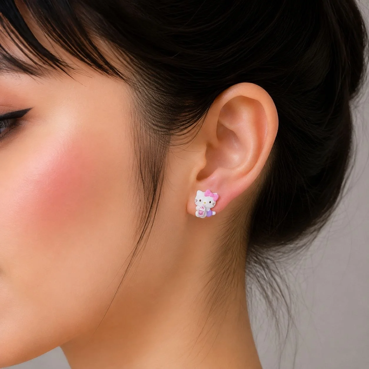 خرید گوشواره میخی فانتزی کیتی شکمو